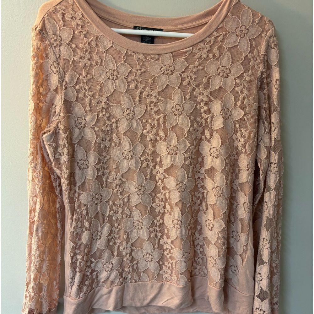 Adrianna Papell Women's Size Medium Top Peachy Pink Long Sleeve Lace Ove…